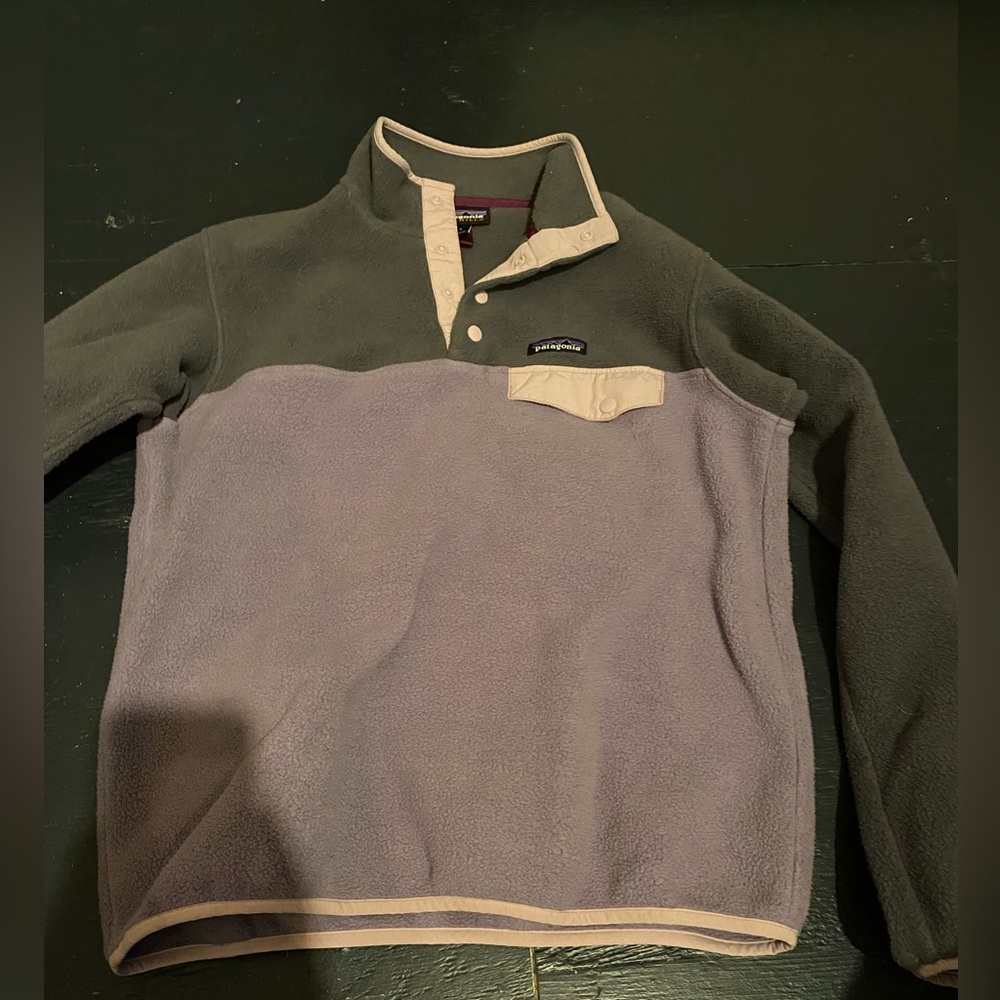 Small Patagonia pullover